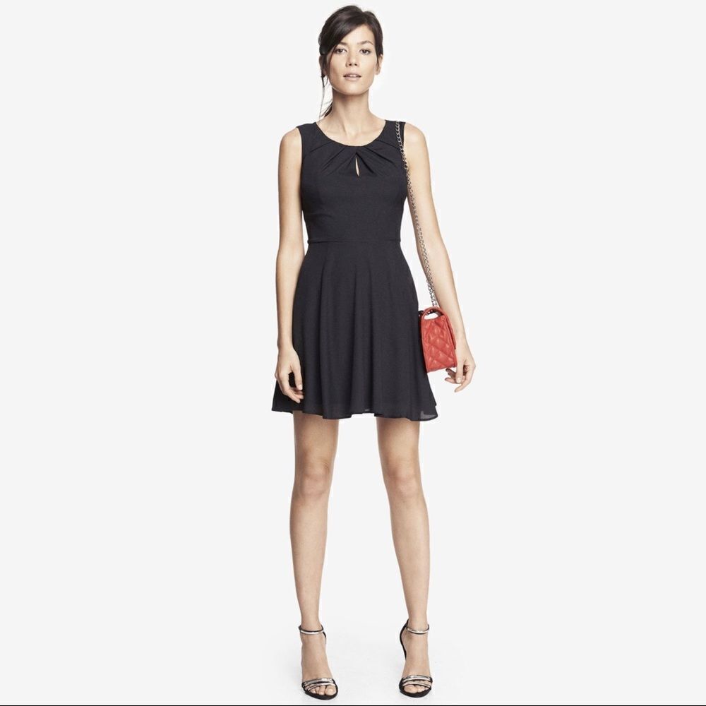 ✨Synthetic Pleated Keyhole Fit and Flare Dress✨